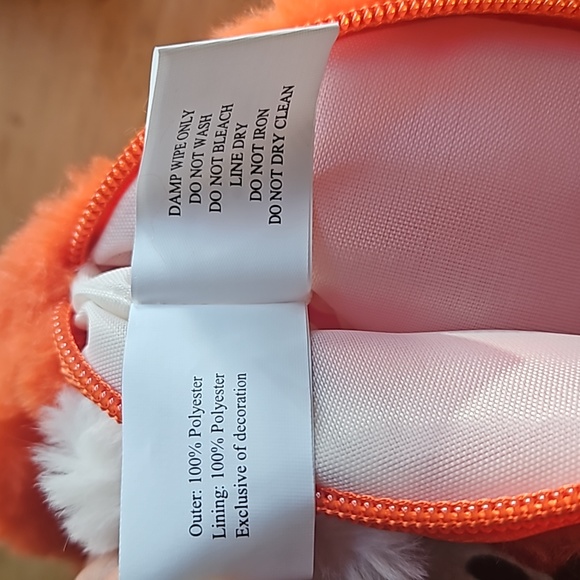 TURNING RED COSMETIC CASE - Picture 8 of 12